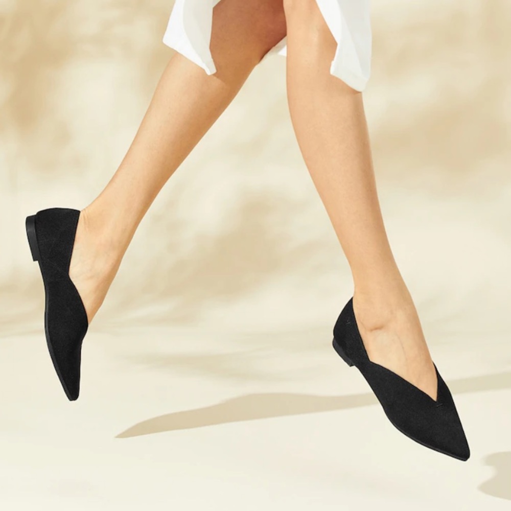 Vivaia “Varun” Pointed-Toe V-Cut Flats - size 9 - like new